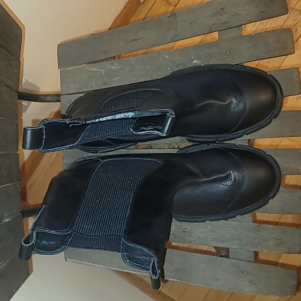 Free People Maren Mid Black Leather Chelsea Boots New without tag, Only Try On